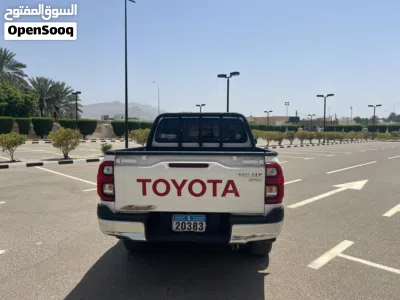 Toyota Hilux SR5 2