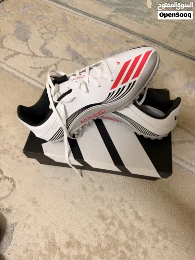 Adidas size available 44 Pyma size :42.5 2