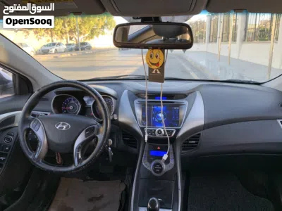 Hyundai Elantra SE 3