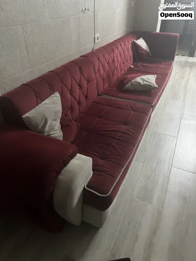 طقم كورنر حديث مستعمل مده 3 أعوام والحالة جيدة جدا يتكون من 15 مقعد (6 وحدات ) لونه خمري وبيج 2