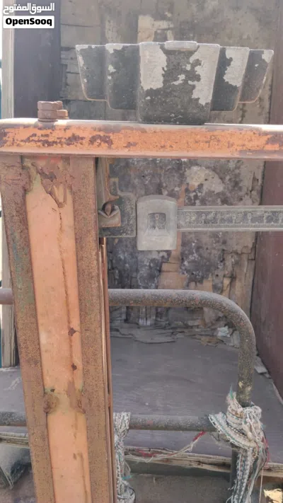It is a weight machine which is used to measure weights 2