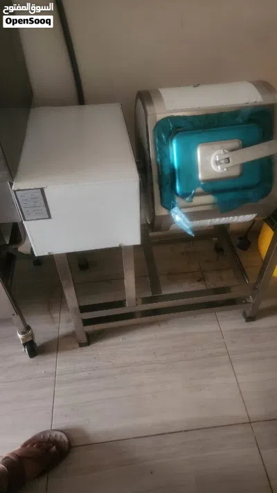 يوجد لدينا ادوات مطعم. للبيع وبسعر مناسب واشياعرطه 4