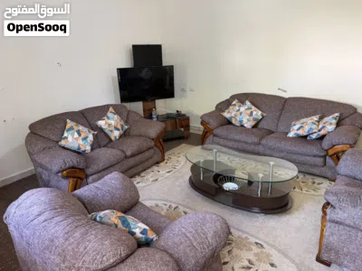 صالون بني حالة ممتاز يحمل سبع اشخاص 3