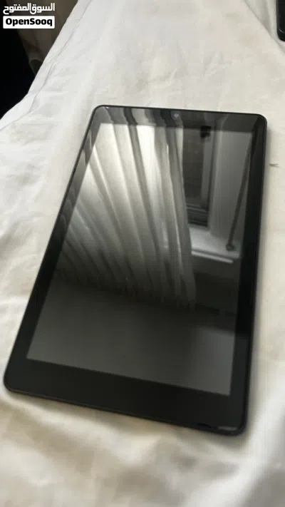 2 alcatel, 1 Lenovo tablet for sale 3 لابتوبات للبيع بحالة جيدة من الخارج 2