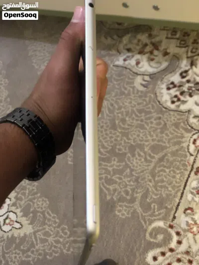 iPad تسعة نظيف ما يشكي من شيء للبيع او تبديل بآيفون ونزيد الفرق 2