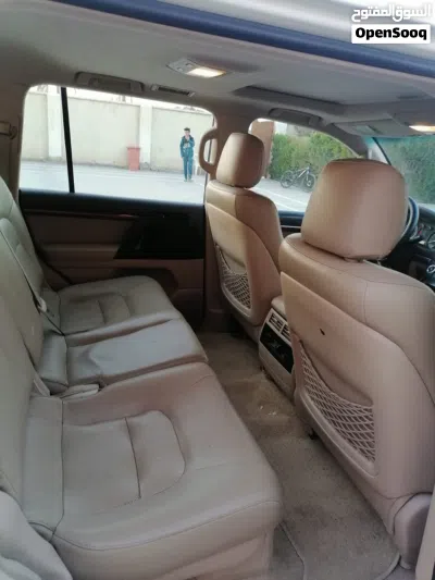 Toyota Land Cruiser GXR 2