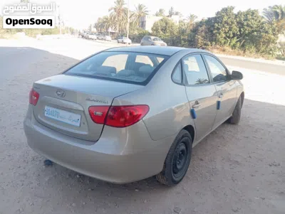 Hyundai Elantra Standard 4