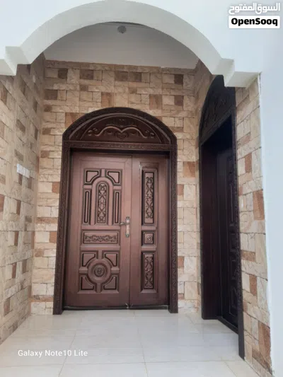 بناية من دورين بها 4 شقق للإيجار 2