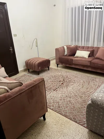طقم كنب مع السجاده بحاله جيده جدا 3