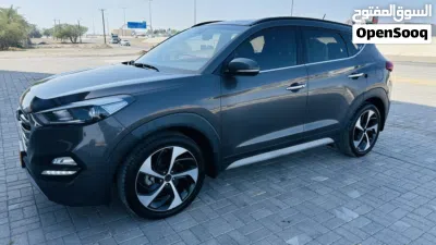 Hyundai Tucson SE 3
