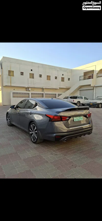 Nissan Altima SR 2