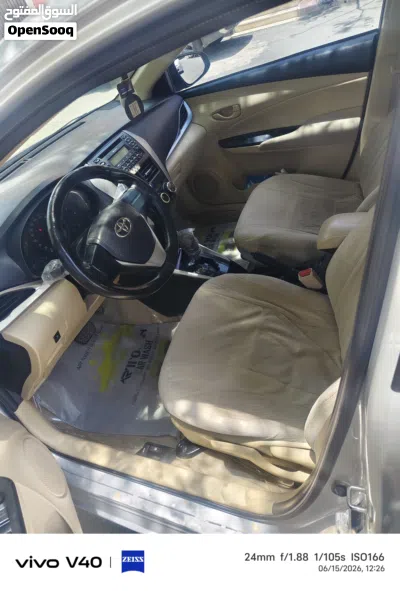 Toyota Yaris Y 4