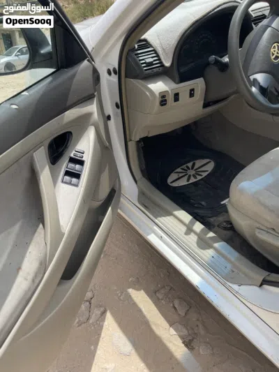 Toyota Camry E 2