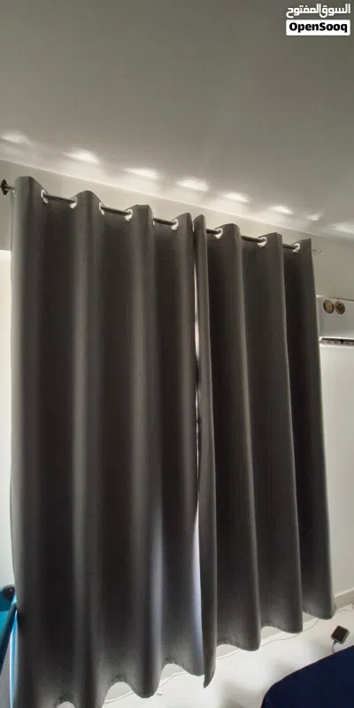غرفة نوم أنيقة كاملة بحالة ممتازة من A&H مع ستائر جميلة بلون الغرفة full elegant bedroom 2