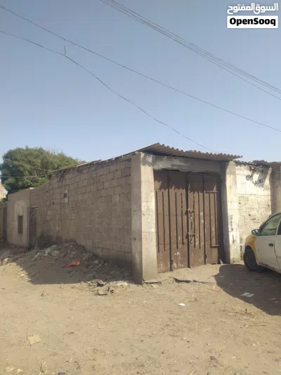 منزل على خط ساحل ابين المساحة 30*28متر تقريبا موقع ممتاز يصلح فندق على الساحل للجادين فقط 2