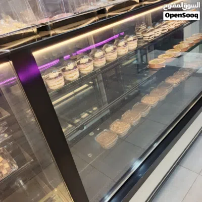للبيع ثلاجة كيك عدد اثنين بحالة ممتازة واحدة ابواب وهي طولية والثانية صغيرة لف بومباي 3