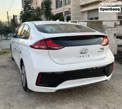 هيونداي ايونيك Standard 4