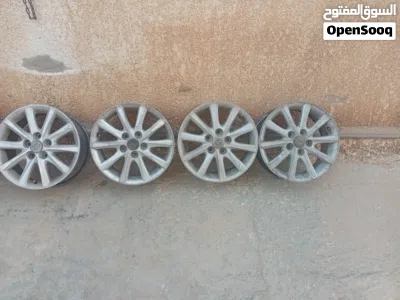 تويوتا كامري LE 2