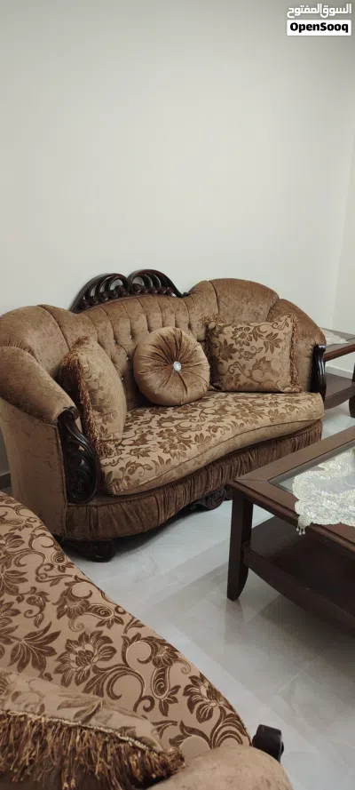 طقم كنب مع طربيزات للبيع 2