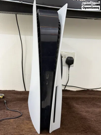 Ps5 good condition with two controllers and 2CD 2