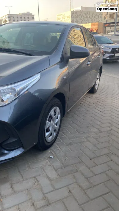 Toyota Yaris Y 2