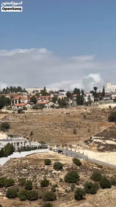 4 دونم في دابوق عاليه ومطله ومحاطه بالقصور والفلل وتقع ضمن الاحياء الاكثر تميزا من المالك 4