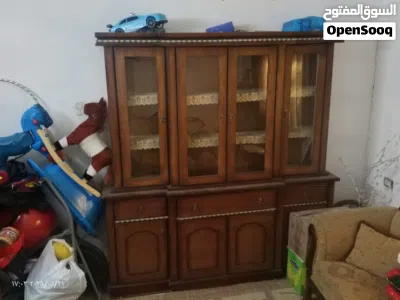 طقمين كنب مع بوفيه مستعمل بحاله الوكالة 2