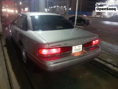 Ford Crown Victoria LX 3