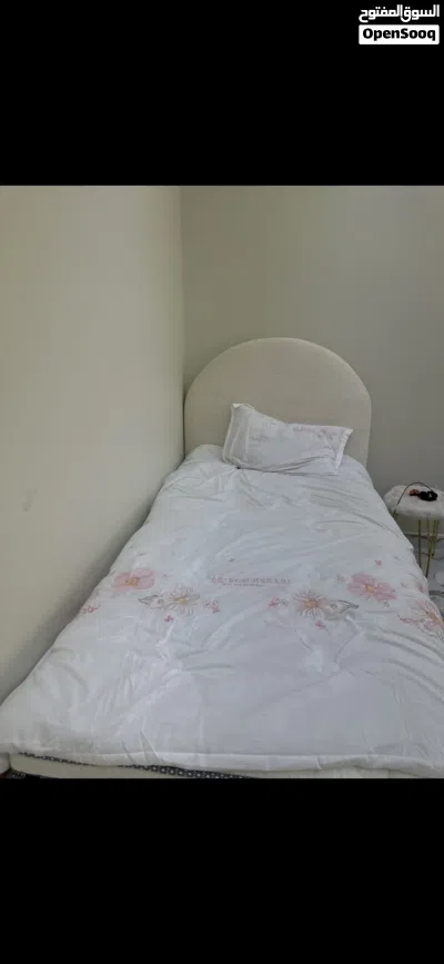 سرير مع دوشق طبي اصلي 3