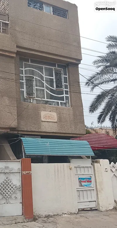 سلام عليكم بيت 100 متر طابو ملك صرف واجهة 4 متر نزال 25 طابقين 4 غرف نوم ومطبخ وحمام وبيتونة وسطح كا 3
