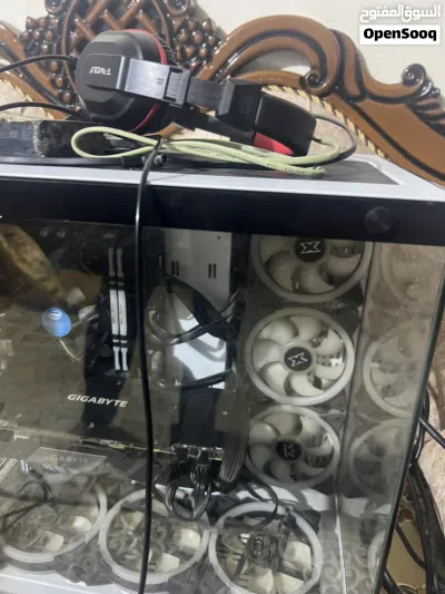 سلام عليكم pc جديد كدامكم الصور كراتين موجوده 2