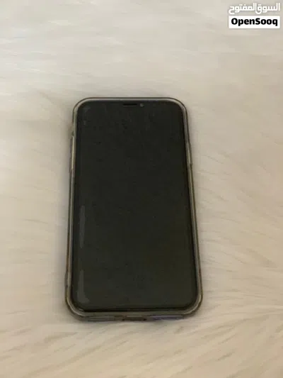 للبيع — Apple iPhone XS جهاز أنيق وفخم، أداء قوي وسريع الذاكرة: 256 قيقا البطارية: 75 3