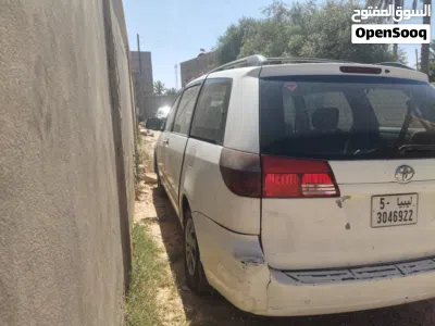 Toyota Sienna LE 4