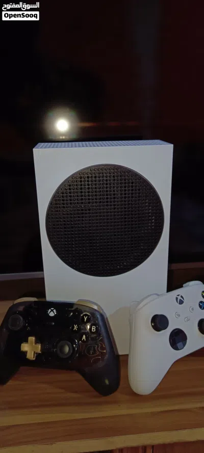 للبيع اكس بوكس سيريس اس(XBOX series s) مع كامل الملحقات سعره قابل للتفاوض 2