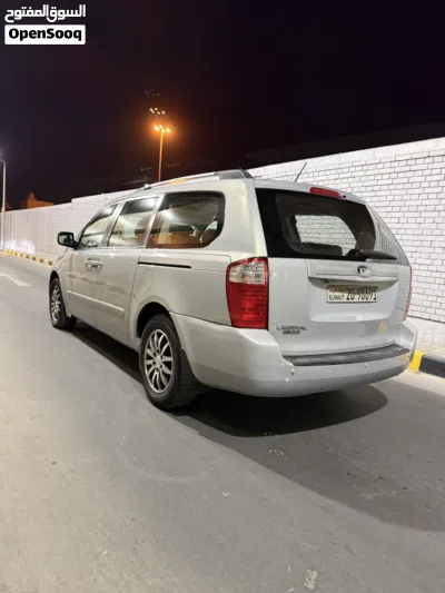 Kia Carnival EX 2