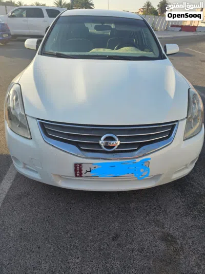 Nissan Altima Standard 2