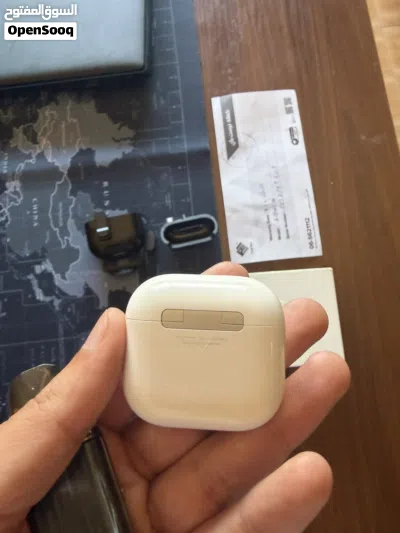 Airpods 4 استعمال خفيف 4