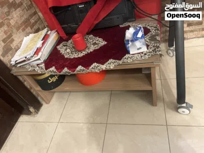طاولة قهوة خشبية عصرية مع رف سفلي – تصميم أنيق وعملية للاستخدام اليومي 3