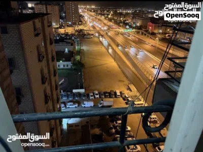 مطلوب شخص لمشاركة سكن الفروانية قطعه 5 بجوار مستوصف الفروانية و علي طريق الغزالي 2