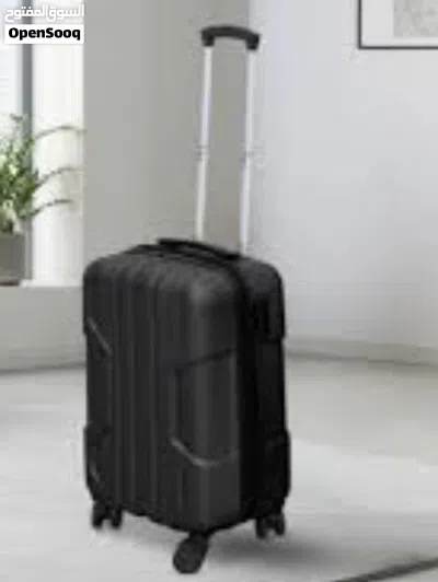شنط سفر لون احمر و اسود يوجد قطعتين فقط 2