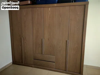 للبيع خزانة ملابس وتخت كبير الحجم 4
