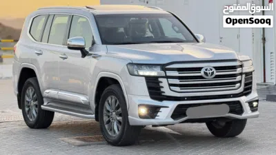 Toyota Land Cruiser GXR 2
