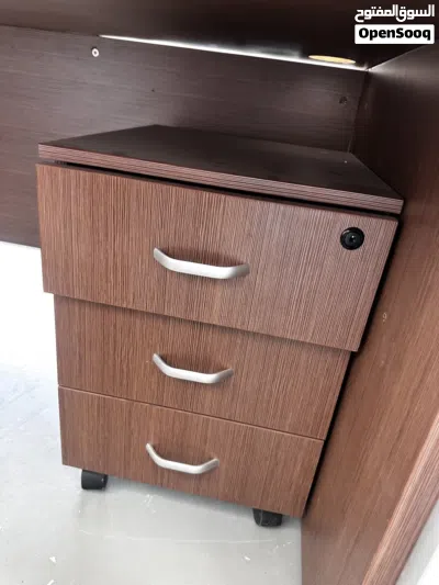 Office Chairs and Desk 2