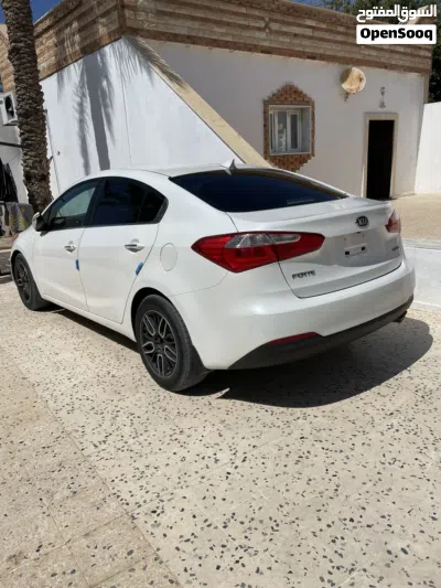 كيا K3 Standard 4