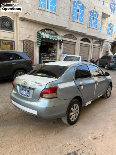 Toyota Yaris Basic 2