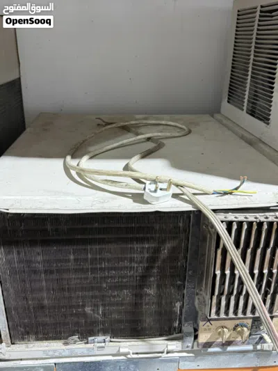 National window Ac in good working condition 3