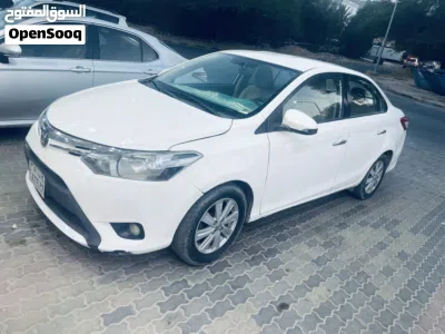 Toyota Yaris E 2