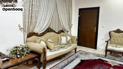قنفات ملكيه قليلات الاستعمال بسعر جداً مناسب يتكونون من 4 قنفات كبار و8 كراسي ملكية 3