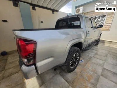 Toyota Tacoma SR5 4