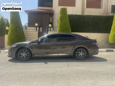 Toyota Camry GLE 3